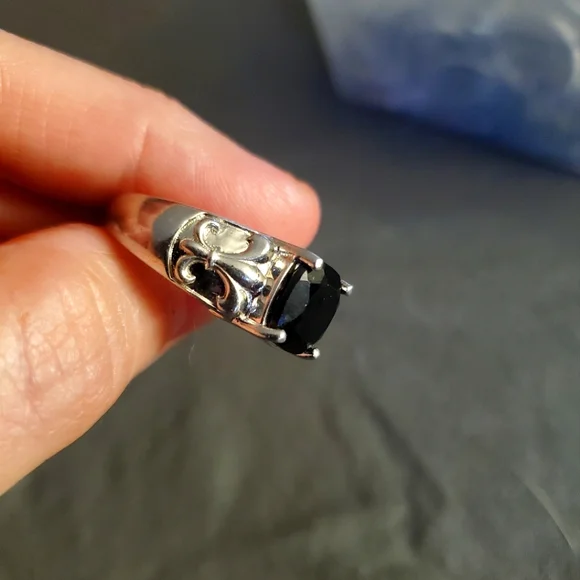 Ring - Picture 3 of 5